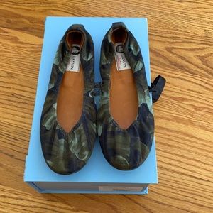 Euc Lanvin camo ballet flats. Come with box & dust bag.